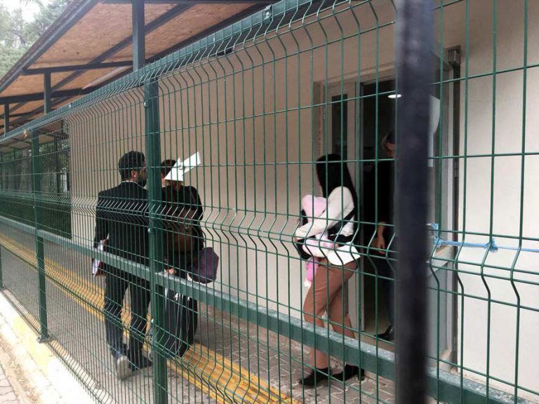 ‘Çocuklar ölmesin’ dediği için tutuklanan Ayşe Öğretmen tahliye edildi