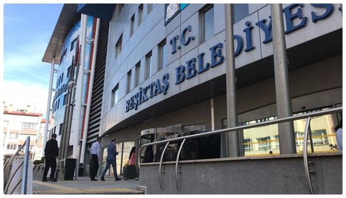 Beşiktaş Belediyesine baskın yapan polis, başkan yardımcılarının odalarında arama yapıyor