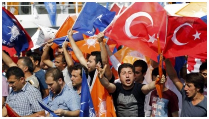 AKP seçmeni doları dış güçlerin yükselttiğine inanıyor; internete girmiyor, A Haber izliyor