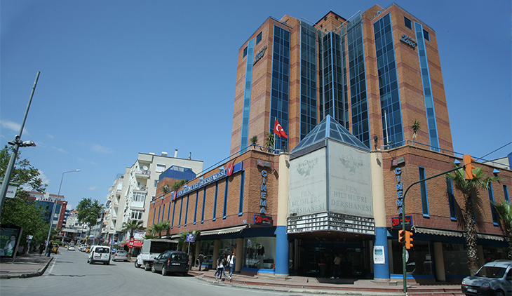 Ekonomi’deki kötü gidişat: Bir ay önce borç yapılandırması istedi, Avm’sini zararına sattı