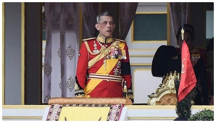 Tayland Kralı 30 milyar dolarlık mal varlığını üzerine geçirdi
