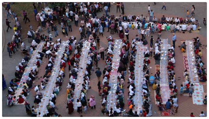 HDP iftar için yeryüzü sofrası kurdu, imam ezanı okumadı