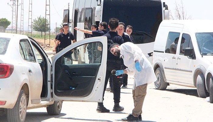 Havaya ateş açılarak durdurulan araçtan, mühürlenmiş 4 çuval oy pusulası çıktı