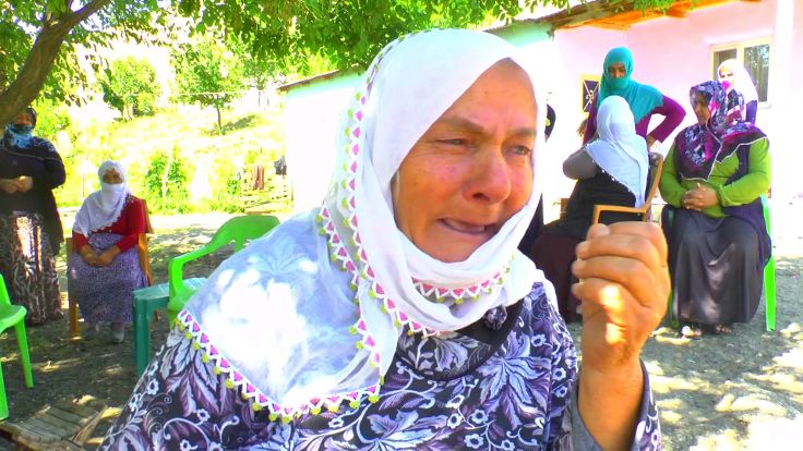 Sandıkta, yastıkta saklıyordu: 155 bin lirası kül oldu