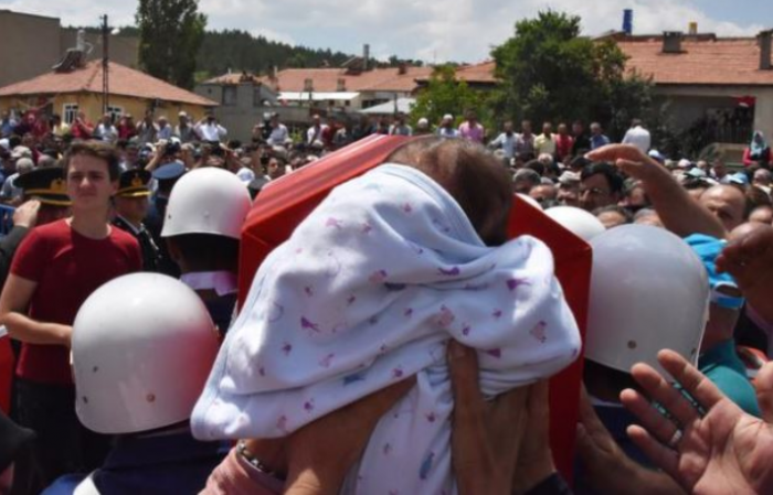 Şehit babaya kundakta veda