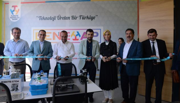 Teknoloji Bakanı Varank’ın yardımcıları Küçük Damat Bayraktar’ın kankaları