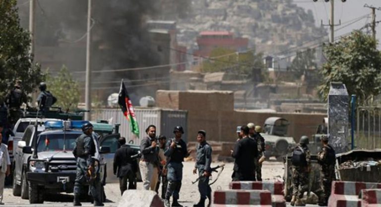 Afganistan Devlet Başkanı canlı yayındayken sarayını vurdular