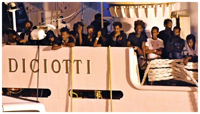 İtalya’da gemide bekletilen 140 mülteci karaya indi; Bakan hakkında soruşturma başlatıldı