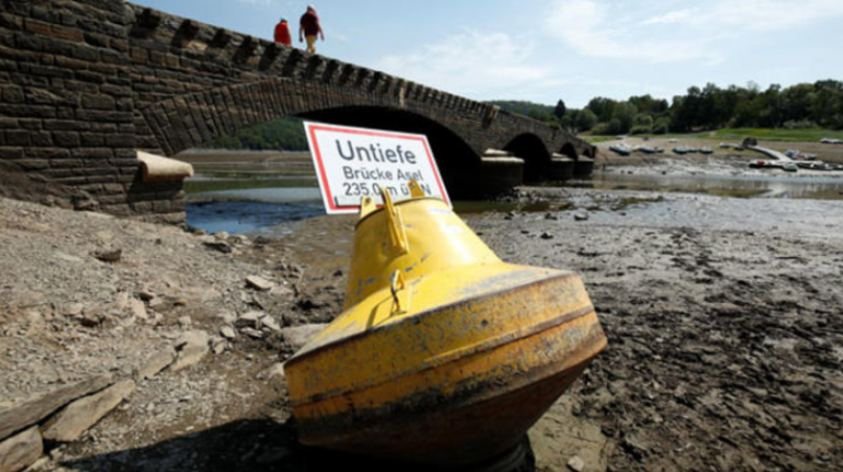 Nehir suları çekilince 2. Dünya savaşından kalma bombalar göründü