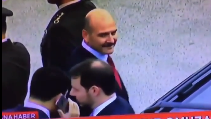 Damat Albayrak’a omuz atan Soylu’dan kameralara tebessüm