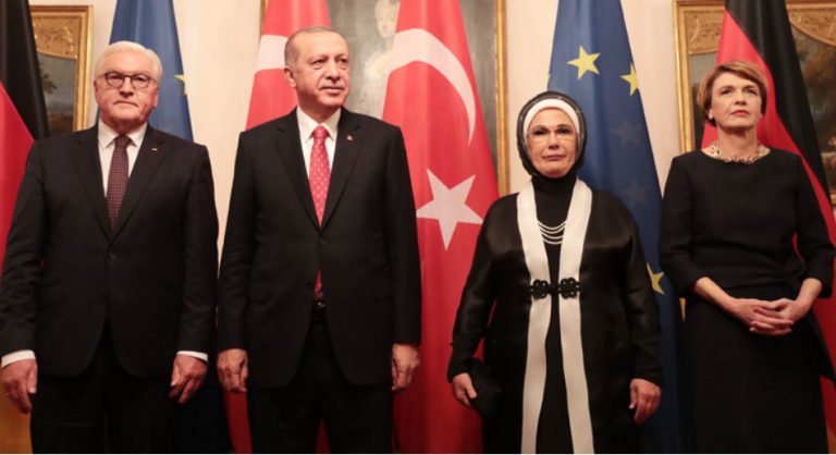 Steinmeier ‘demokrasiye dönün’dedi; Erdoğan protestolar eşliğinde cami açtı