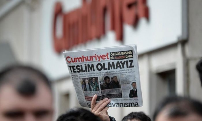 Cumhuriyet’e son operasyon; yönetim değişti, Sabuncu’nun veda yazısı yayınlanmadı