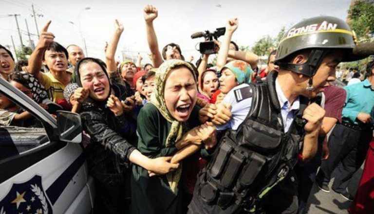 Doğu Türkistan’ı dünyaya duyuran ailenin Türkiye’ye girişine izin verilmedi