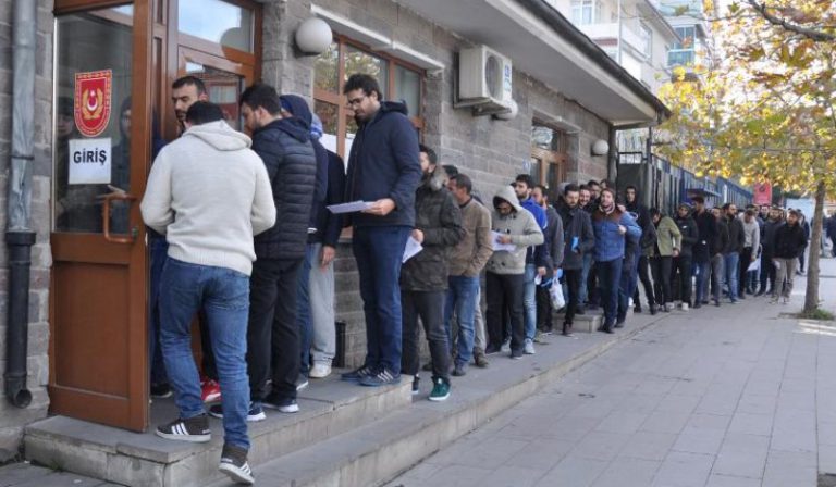 Ankara’da bedelli kuyruğu 1 kilometreyi buldu