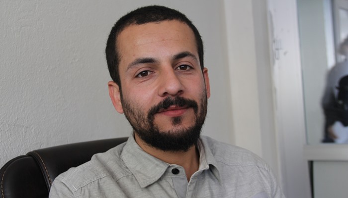 Evlilik hazırlığındaki gazeteciyi ‘tatlıları şuna gönderin’ ifadesinden gözaltına aldılar: “Onlar tatlı değil; bomba, roket…!”