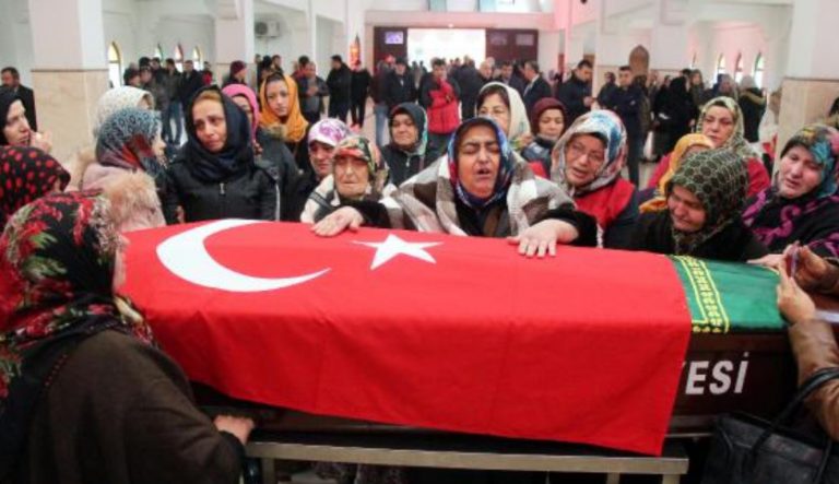 Madencinin ablası: Torpilsiz iş olmuyor, kardeşimi kandırdılar 9 yıl önce babamızı da madende kaybettik