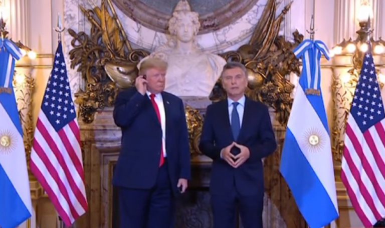 G20’de çeviriyi beğenmeyen Trump, kulaklığını yere fırlattı