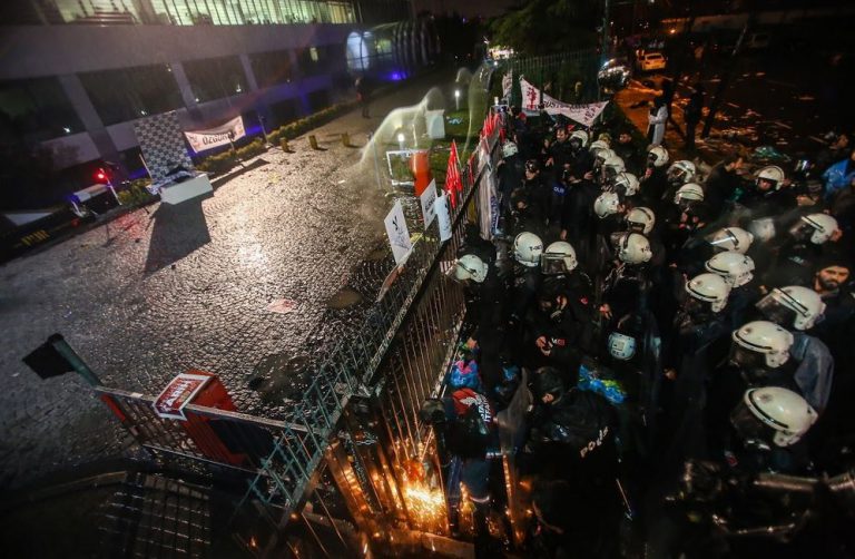 Türkiye’de basın özgürlüğü: ‘Haftada 13 gazeteci sanık sandalyesine oturuyor’