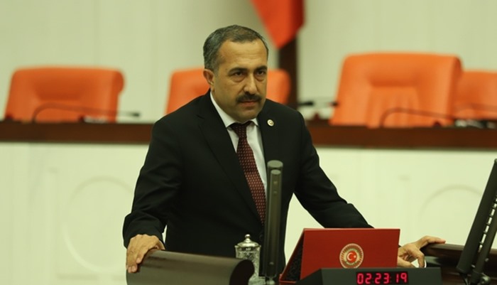 AKP’li vekil böyle tehdit etti: “Kazanamazsak silahlı çeteler peydahlanacak; başörtülüler caddelerde yürüyemeyecek!”