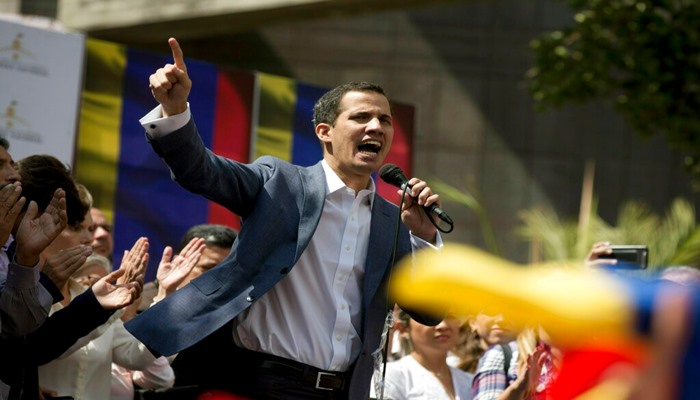 Trump, Juan Guaido’yu Venezuela’nın yeni lideri ilan etti; Halk sokağa indi