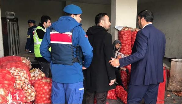 Depolarda soğan bulamayan hükümet ithalata yöneldi
