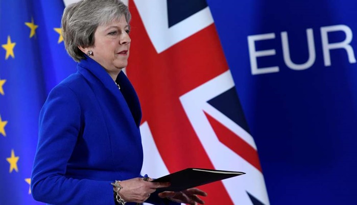 İngiltere Başbakanı Theresa May tarihi yenilgiyle karşı karşıya