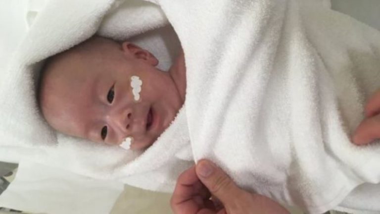 268 gram doğan dünyanın en küçük erkek bebeği taburcu oldu
