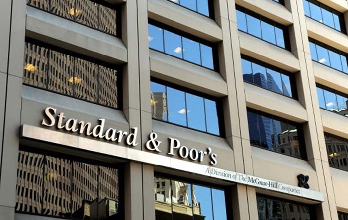 Standard & Poor’s: Lira üç yıl daha düşecek, batık krediler ikiye katlanacak