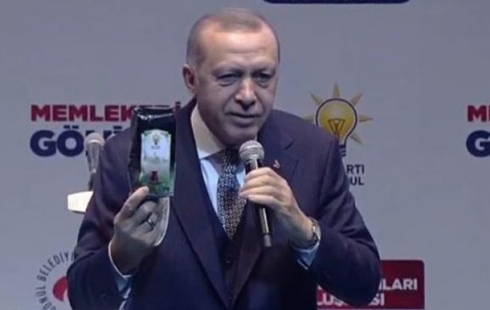 AKP’nin ‘çay’ dağıtımı fişlemeye dönüştü!