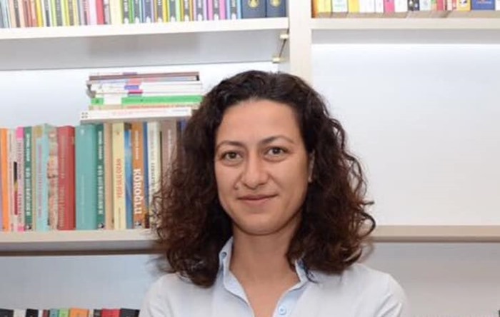 Polis tacizine uğrayan öğrenciyi haber yapan Artı Gerçek muhabiri gözaltına alındı