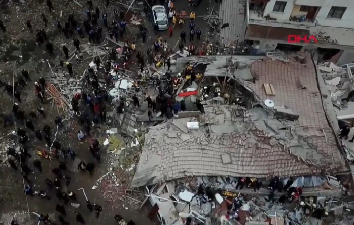 Kartal’da patlama sonrası 7 katlı bir bina çöktü, 2 kişi öldü; 43 kişi ikamet ediyordu