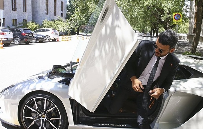 Kenan Sofuoğlu, Lombarghini’yi Meclis önüne ‘Çocuklara örnek olmak için’ çekmiş