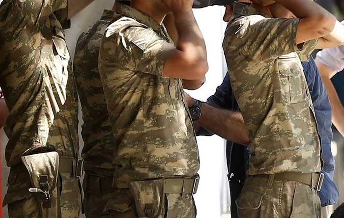 295 muvazzaf askere gözaltı kararı