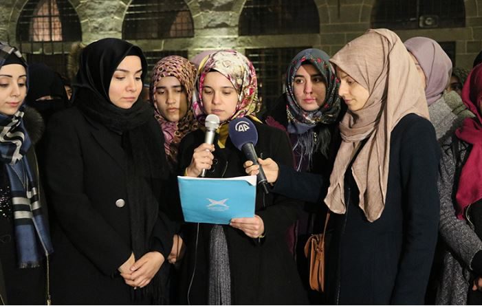 ‘Ezanı protesto’ yalanını sürdüren TÜGVA’lı kadınlar, feministleri sineğe benzetti