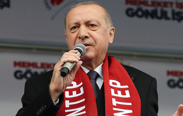 Erdoğan, katliamın görüntülerini miting meydanında izletti