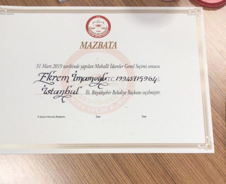 İmamoğlu, mazbatasını alıyor