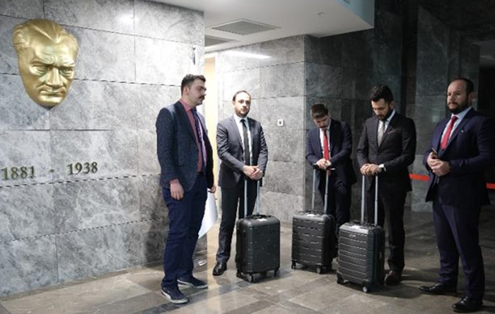 AKP seçimin iptali için YSK’ya 3 valiz belge ile başvuru yaptı