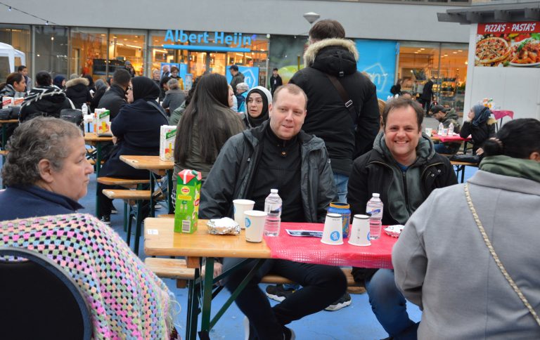 Avrupa’da sokak iftarlarına büyük ilgi