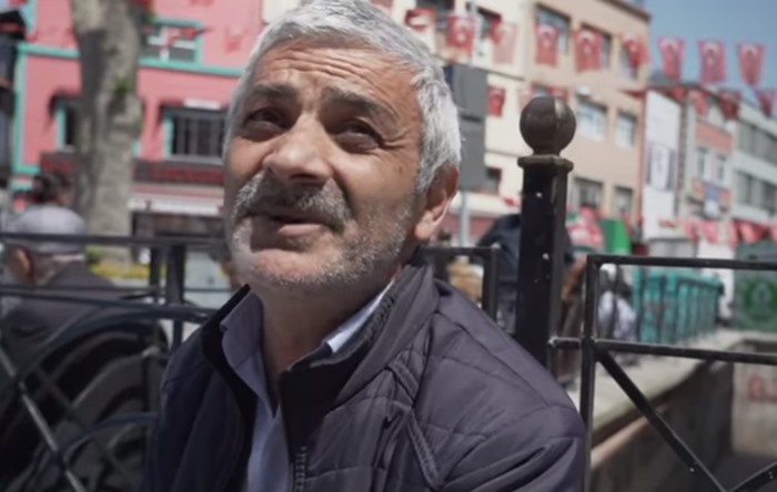 İstanbul’da AKP’nin güçlü olduğu yerlerdeki seçmen mikrofonlara konuşmuyor: “AKP’ye oy vermeyeceğim”