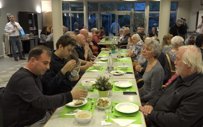 Belçika’da iftar sofrası, farklı kültür ve insanları aynı masada buluşturdu