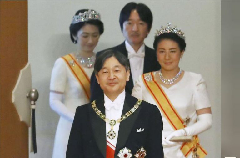 Japonya’nın yeni imparatoru Naruhito tahta çıktı