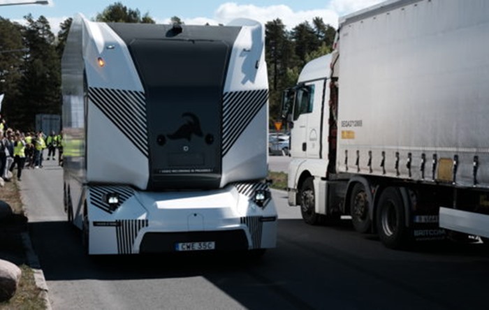 Sürücüsüz elektrikli kamyon İsveç yollarında