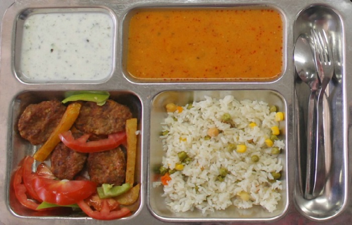Yurttaki yemek yolsuzluğunu ortaya çıkaran öğretmenin başına gelmeyen kalmadı
