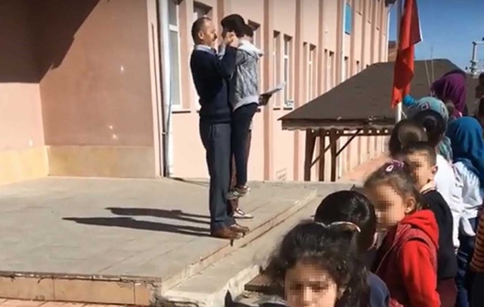 Öğrencileri döven müdür görevden alındı
