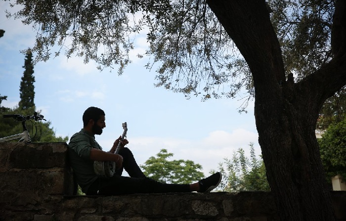 İzmir’den Atina’ya bir sokak müzisyeninin yolculuğu