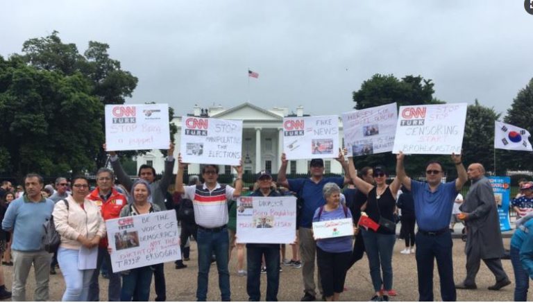 CHP, Amerika’da CNN Türk’ü protesto etti: Kukla olmaktan vazgeçin