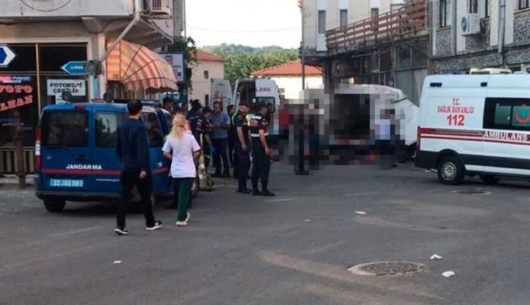 Göçmenleri taşıyan minibüs kaza yaptı: 10 ölü, 30 yaralı