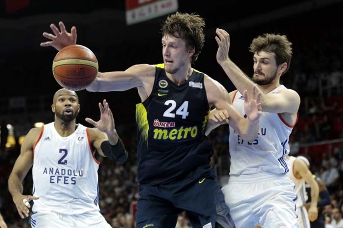 Anadolu Efes seride 3-2 yaptı