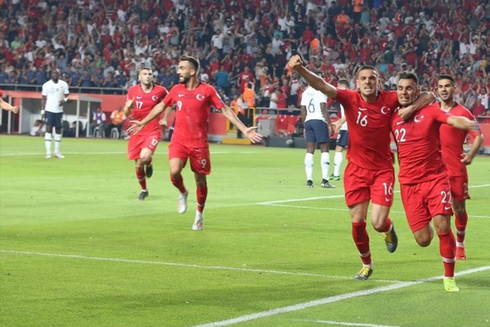 Türkiye, son dünya şampiyonu Fransa’yı devirdi: 2-0
