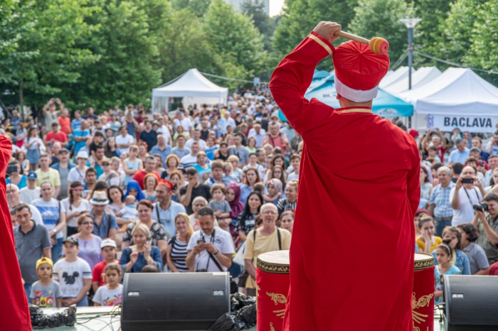 Bükreşliler Türk festivaline akın etti